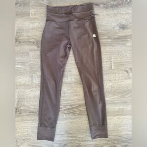 Vuori - Women’s Drawstring Legging - Purple - Worn Twice - Small